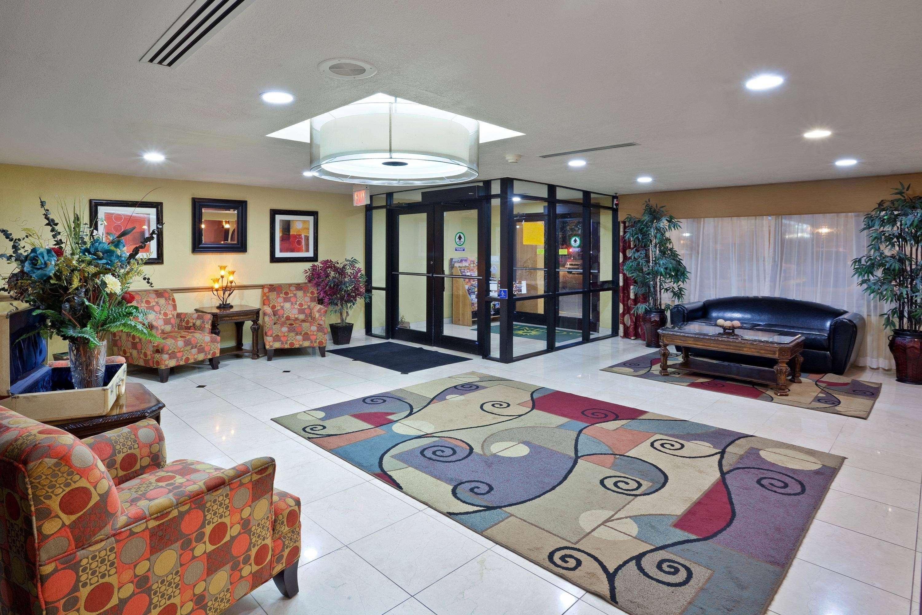 La Quinta By Wyndham Salina Hotel Exterior photo